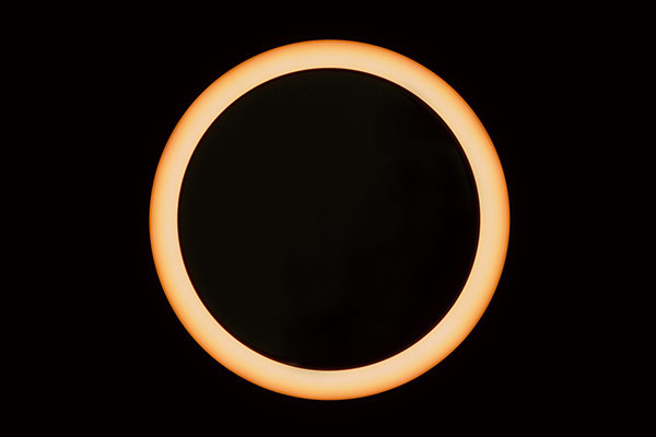 持ち運び便利なメイクアップミラーで いつでもどこでも最高の自分に♪